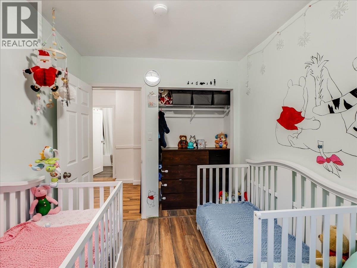 3330 DAHLIA CRESCENT - 32