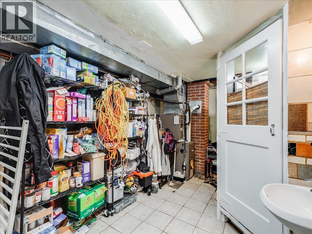 3330 DAHLIA CRESCENT - 42