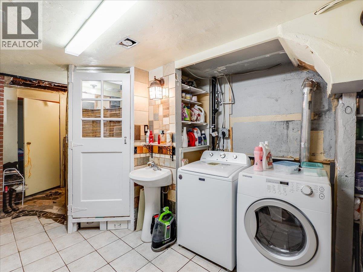 3330 DAHLIA CRESCENT - 43