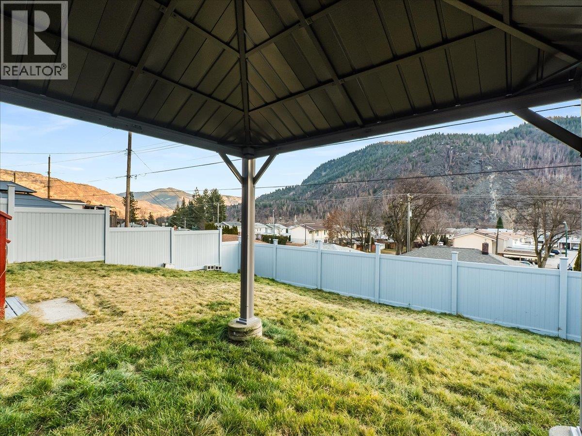 3330 DAHLIA CRESCENT - 8