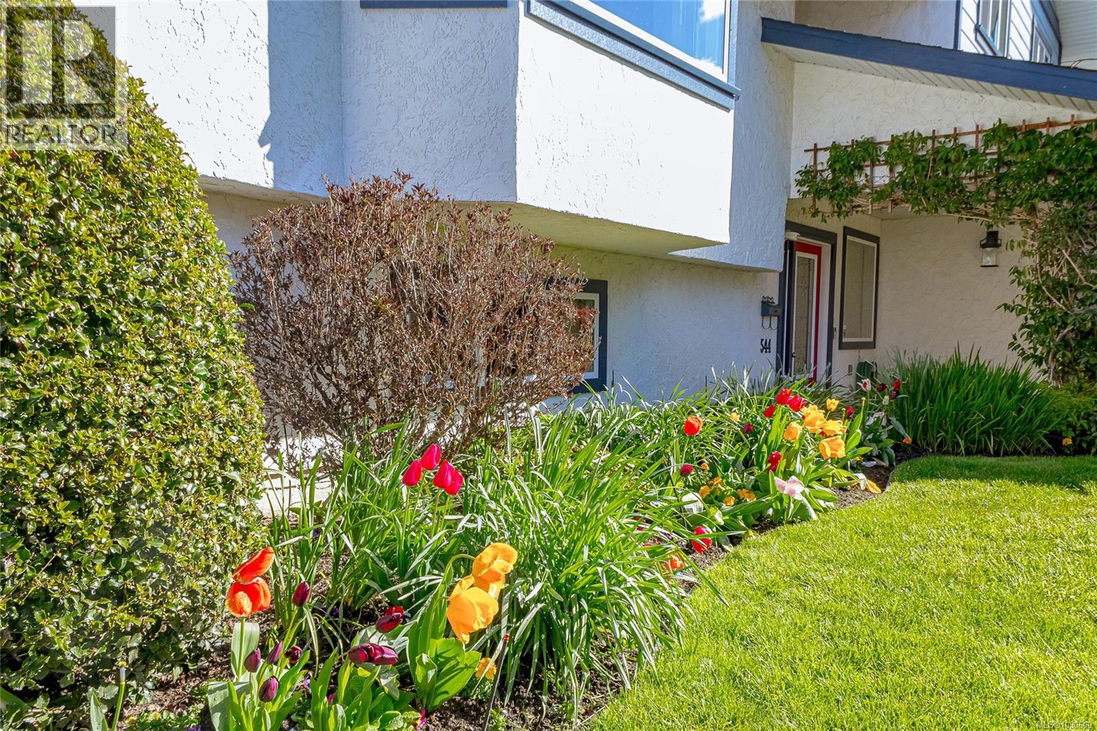  544 Riel Place West, Saanich