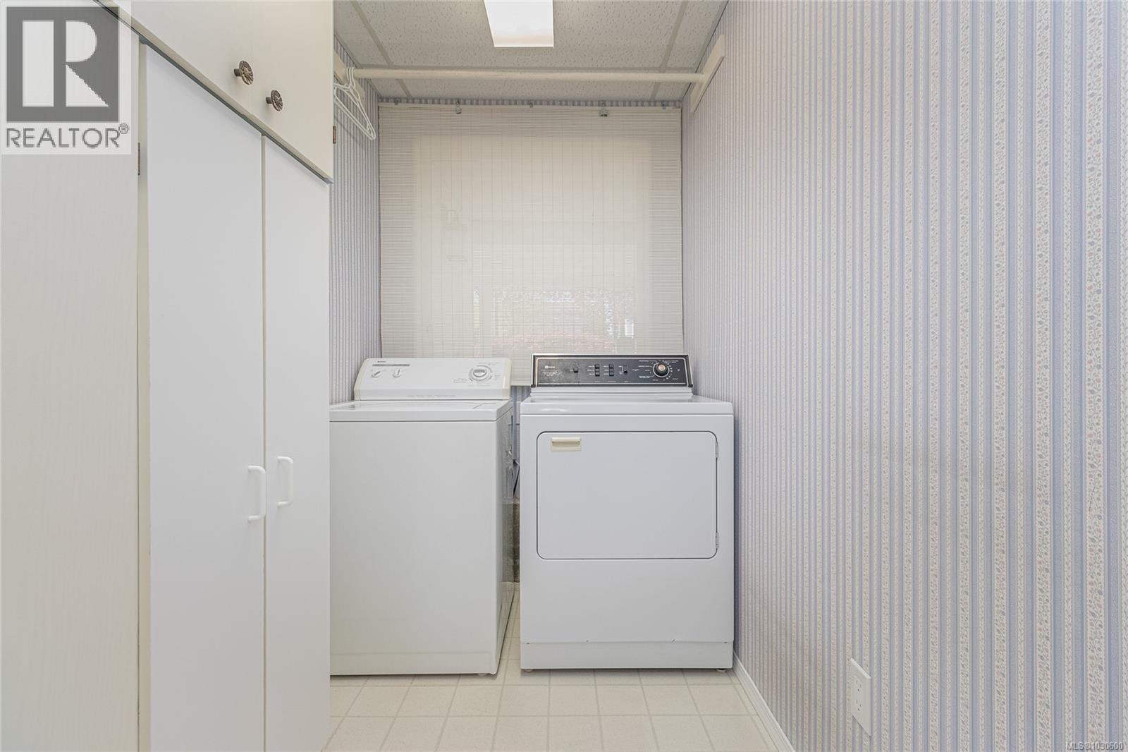  544 Riel Place West, Saanich