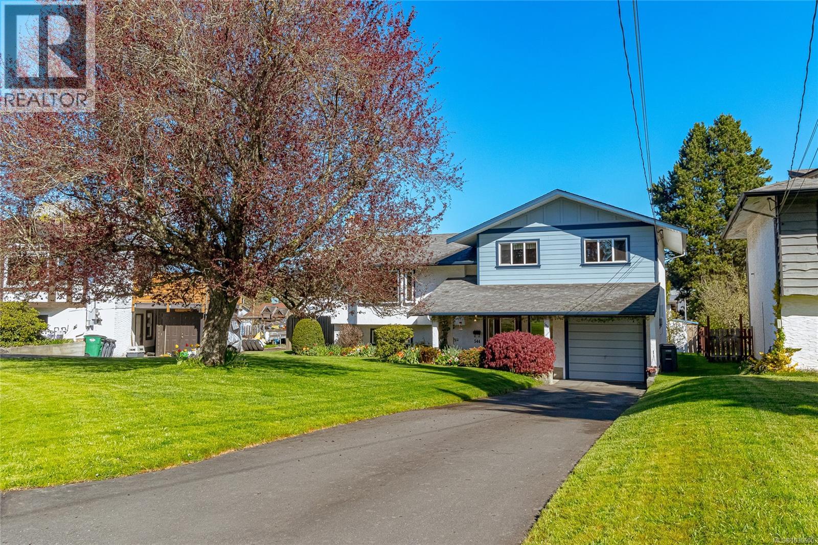  544 Riel Place West, Saanich