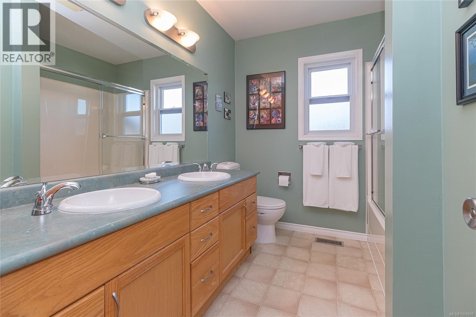  544 Riel Place West, Saanich