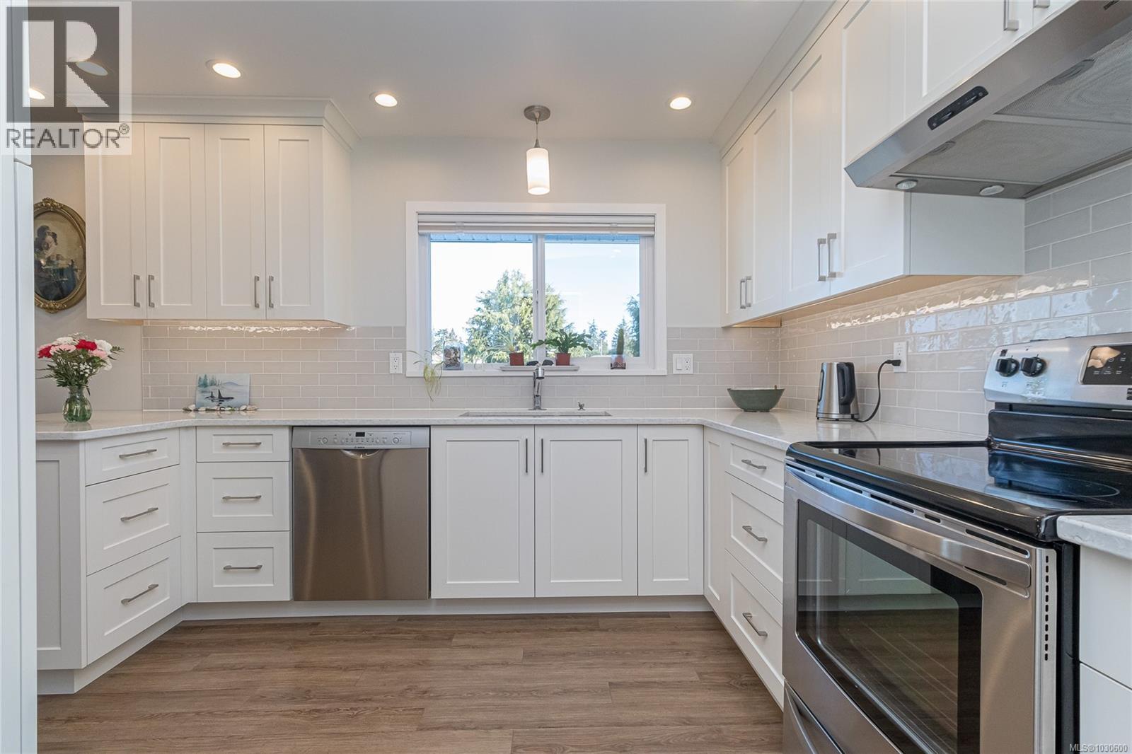  544 Riel Place West, Saanich