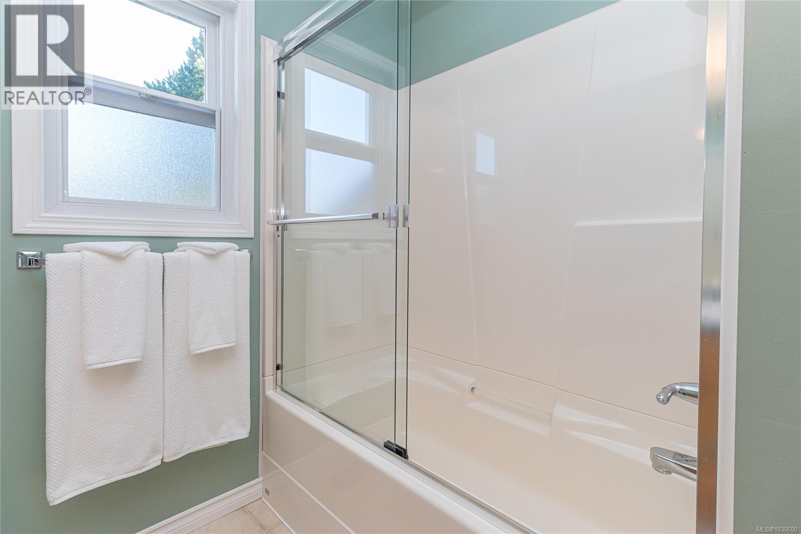  544 Riel Place West, Saanich