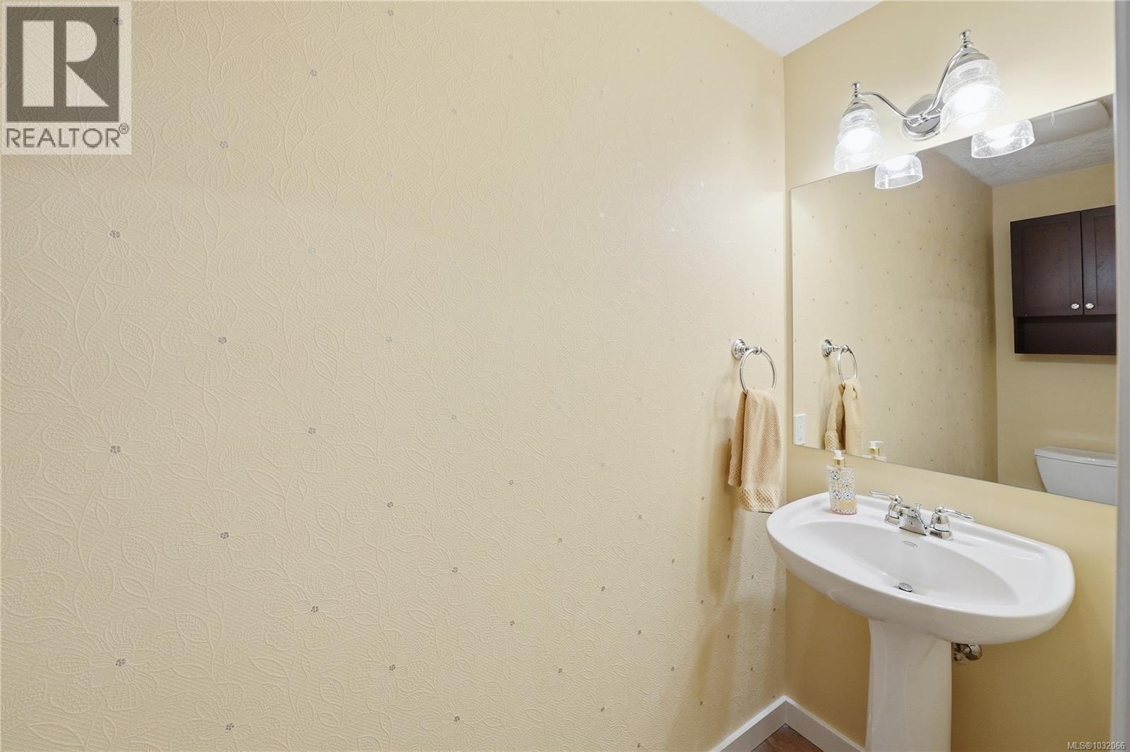 1688 LAILAH'S LOOP - 22