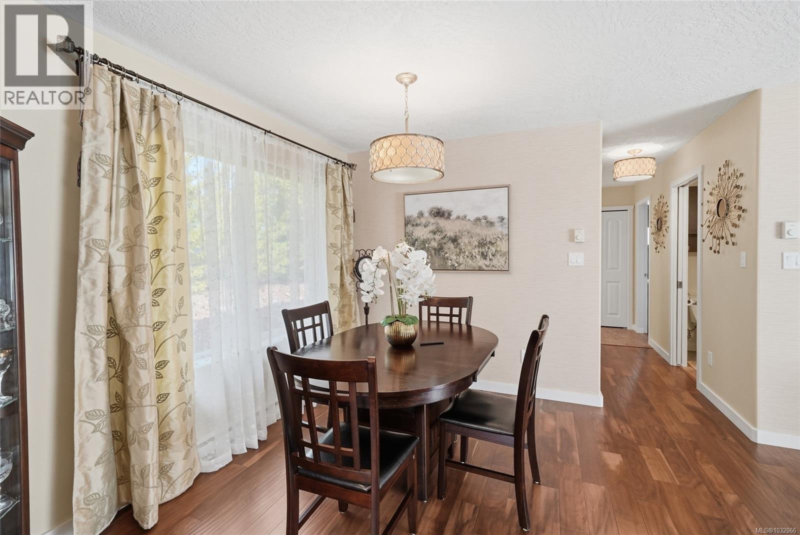 1688 LAILAH'S LOOP - 25