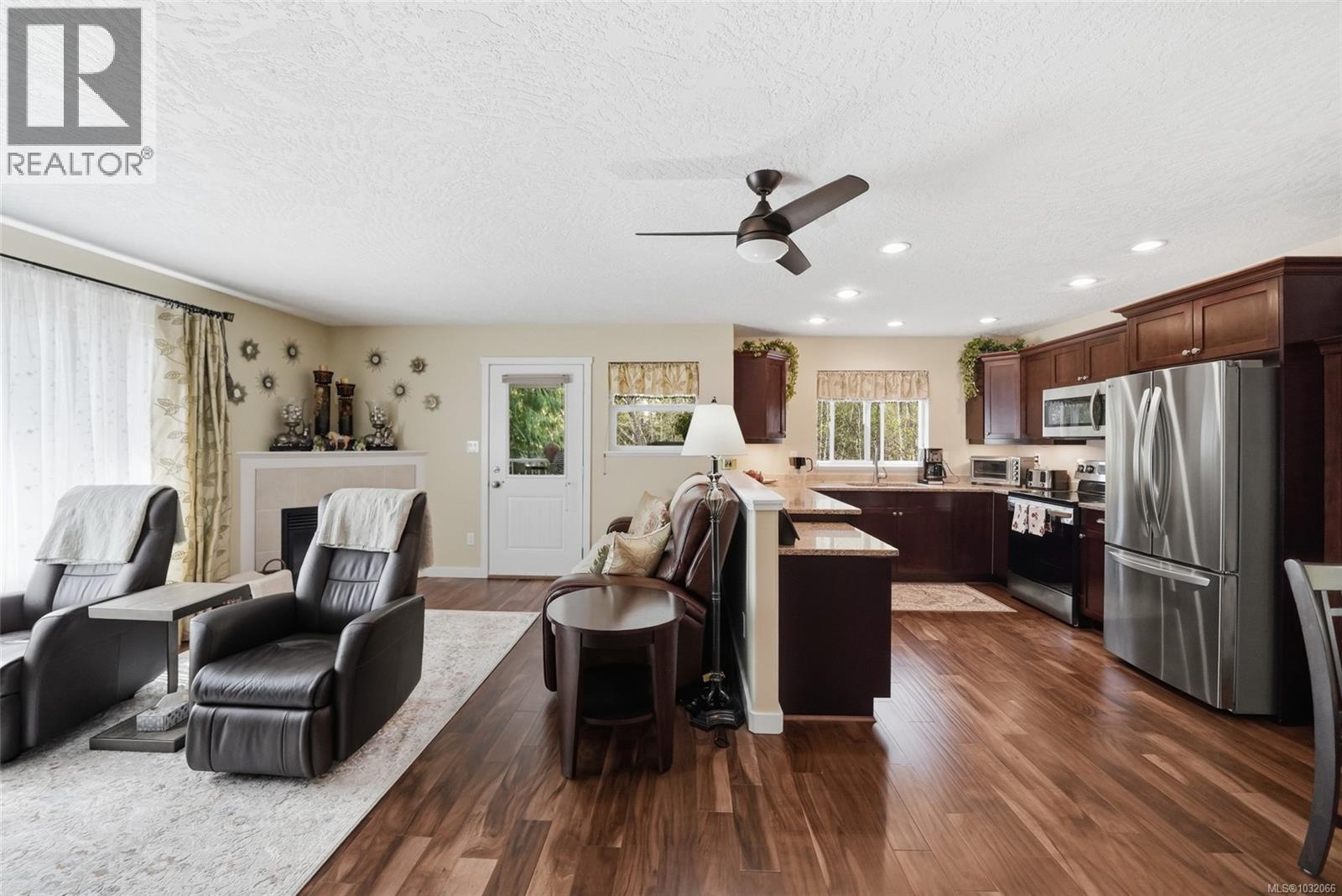 1688 LAILAH'S LOOP - 29