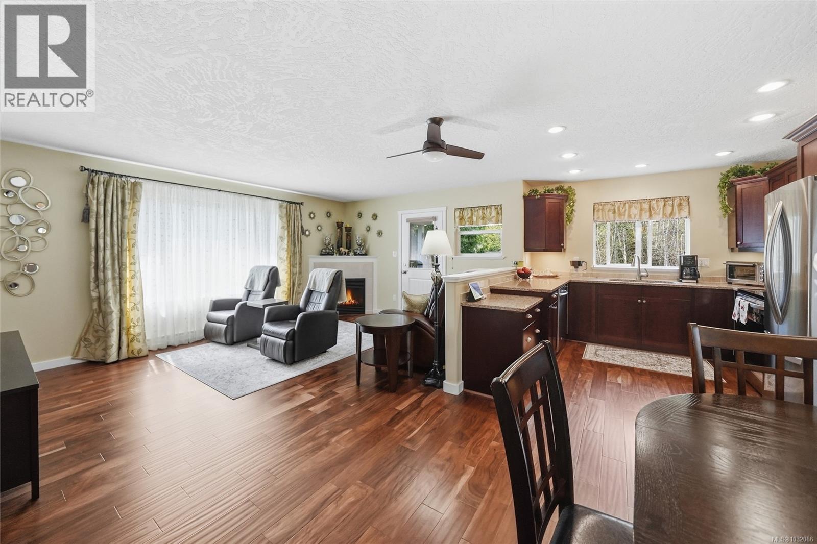 1688 LAILAH'S LOOP - 30