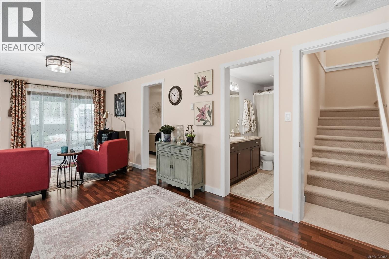 1688 LAILAH'S LOOP - 37