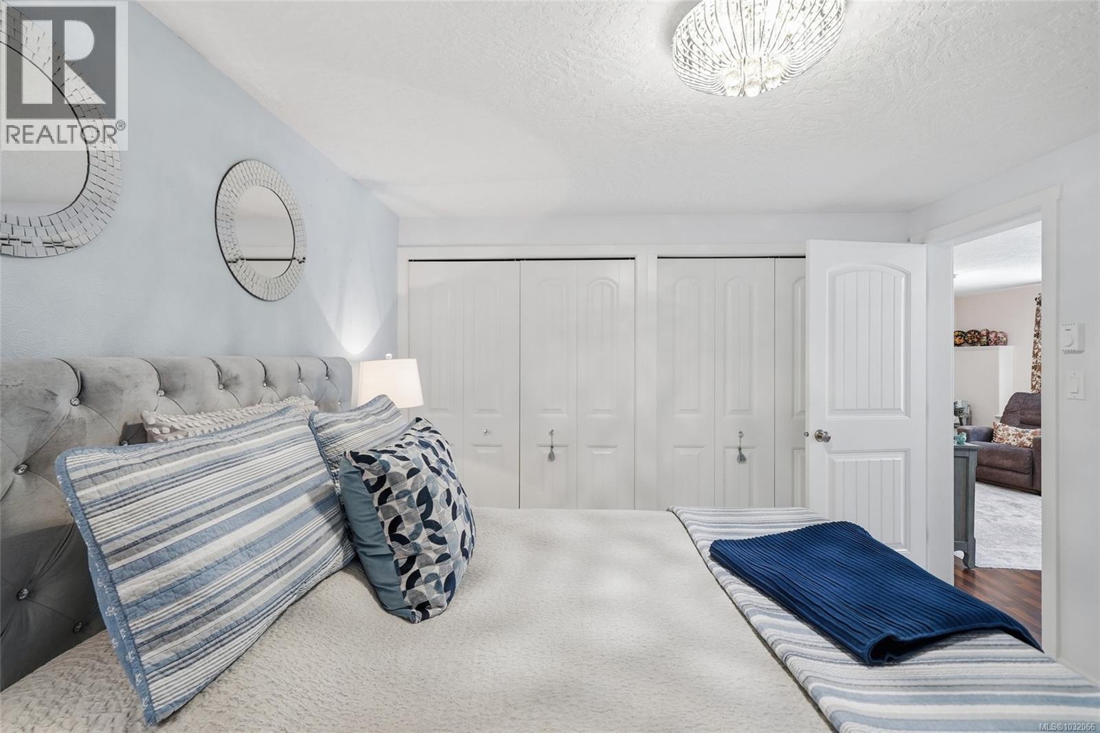 1688 LAILAH'S LOOP - 43