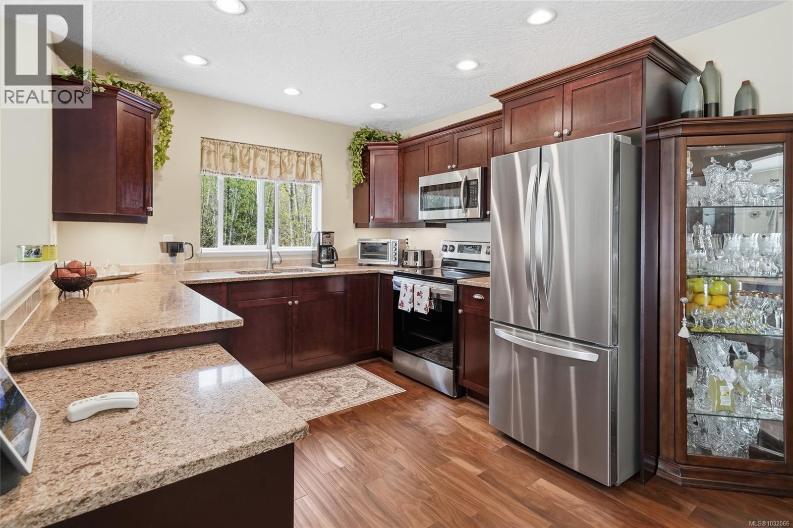 1688 LAILAH'S LOOP - 6