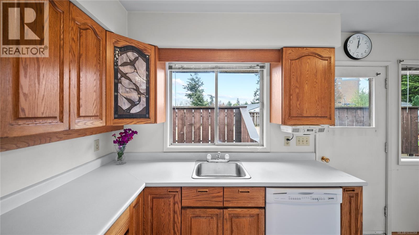  1023 Kenneth Street, Saanich