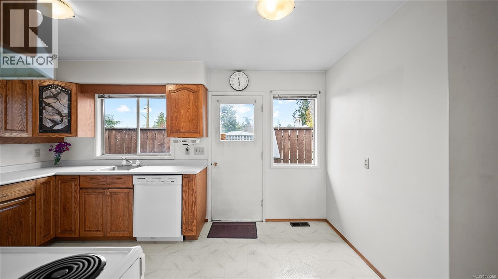  1023 Kenneth Street, Saanich