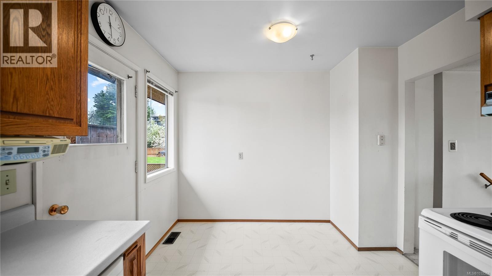  1023 Kenneth Street, Saanich