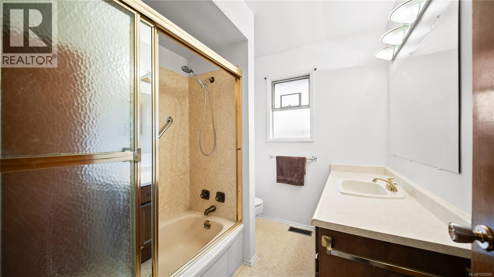  1023 Kenneth Street, Saanich