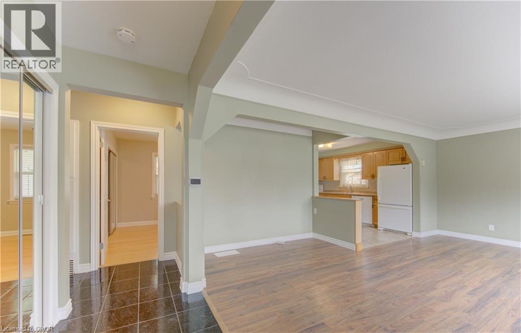 210 LOURDES Street, Waterloo, Ontario, N2L1N7 — Photo 2