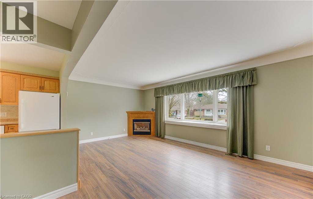 210 LOURDES Street, Waterloo, Ontario, N2L1N7 — Photo 3