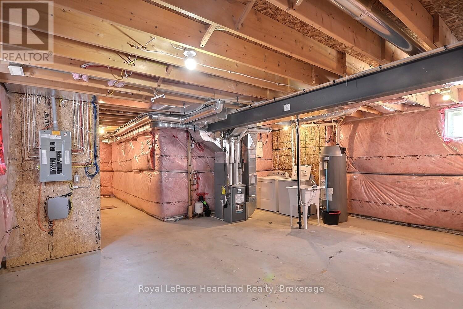 371 BEECH STREET — photo 17