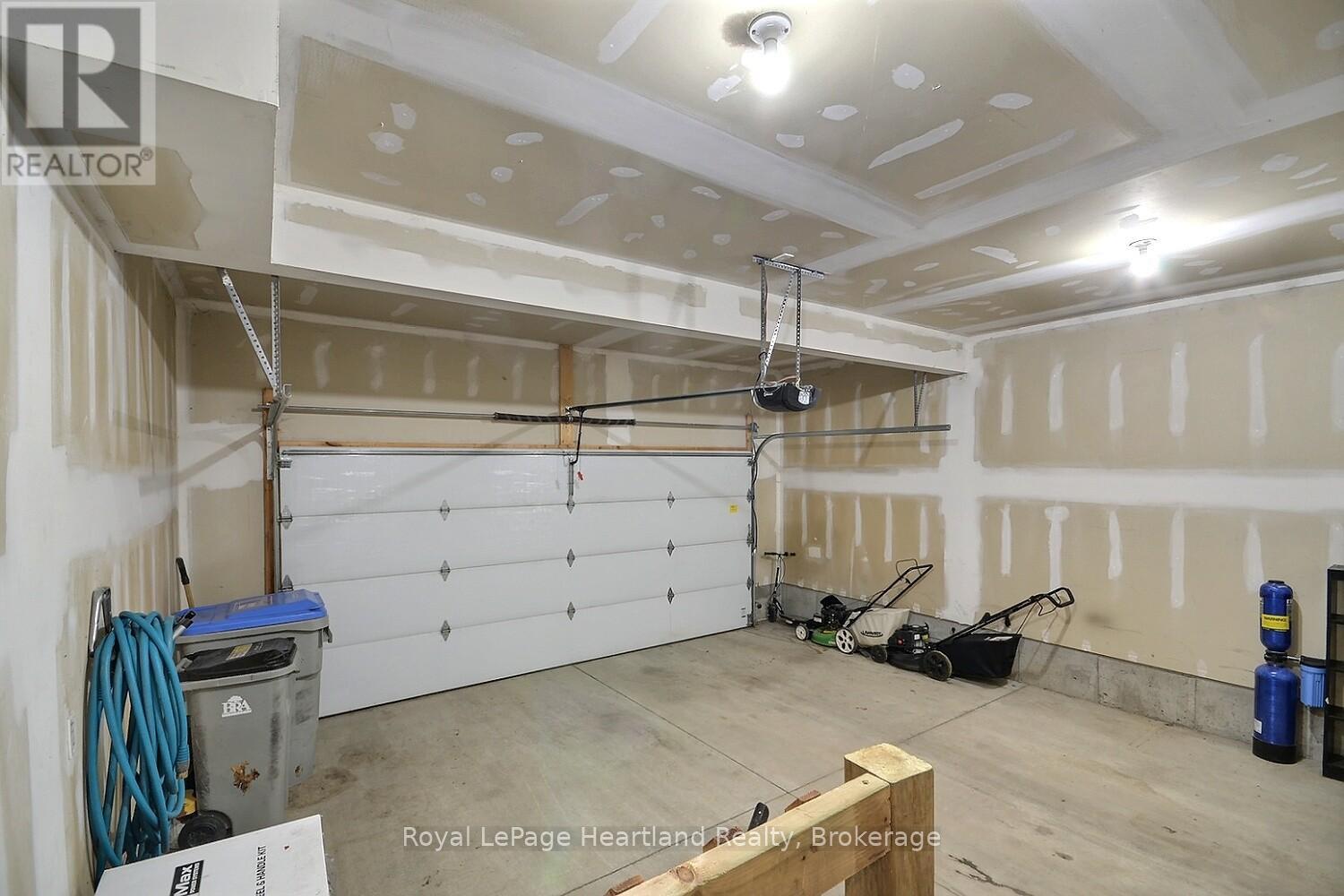 371 BEECH STREET — photo 18