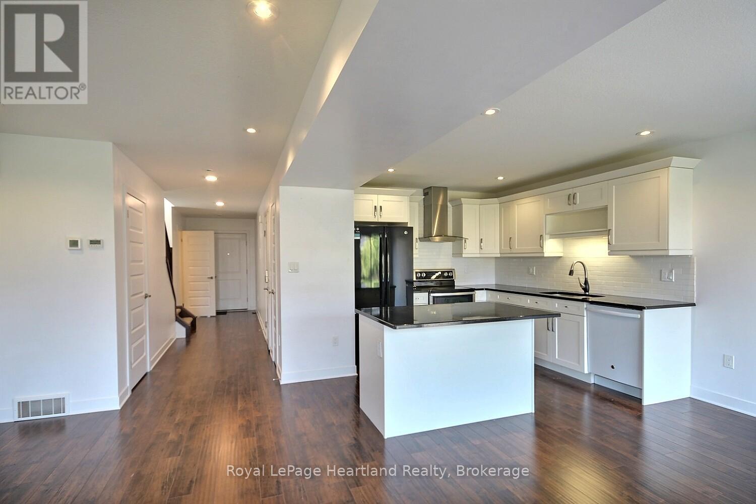 371 BEECH STREET — photo 3