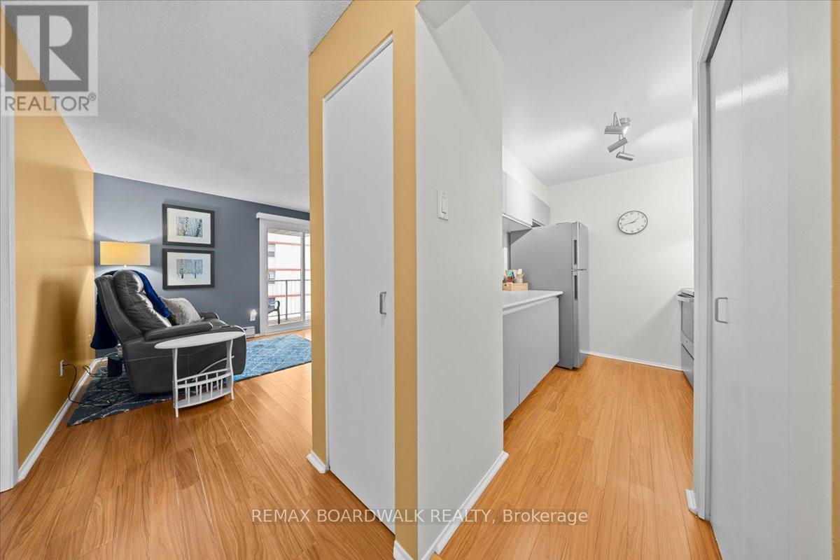 412 - 250 BRITTANY DRIVE — photo 10