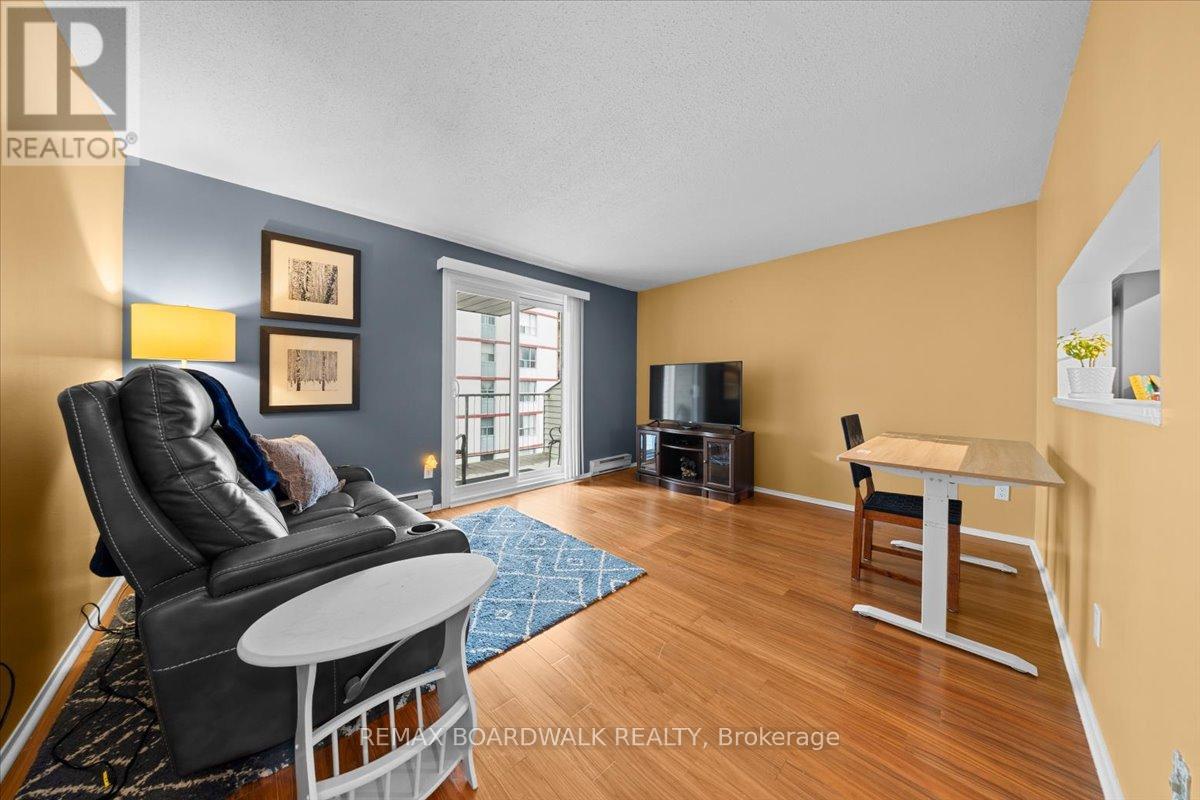 412 - 250 BRITTANY DRIVE — photo 12