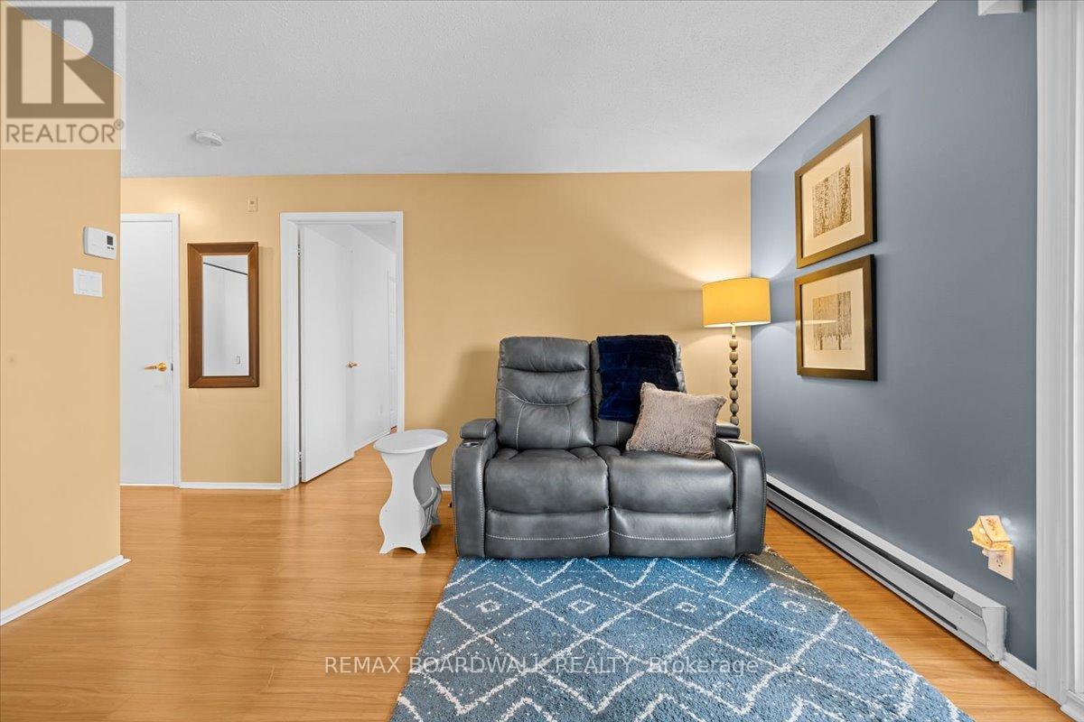 412 - 250 BRITTANY DRIVE — photo 14