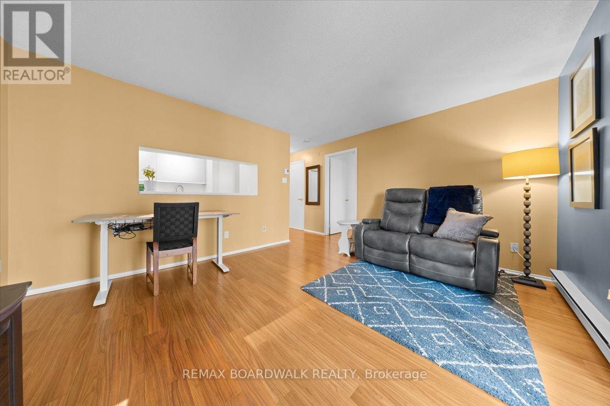 412 - 250 BRITTANY DRIVE — photo 16
