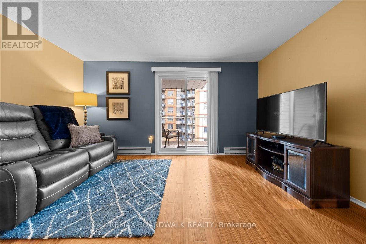 412 - 250 BRITTANY DRIVE — photo 18