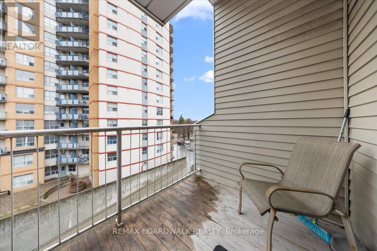 412 - 250 BRITTANY DRIVE — photo 19