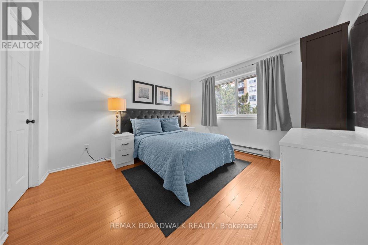 412 - 250 BRITTANY DRIVE — photo 22
