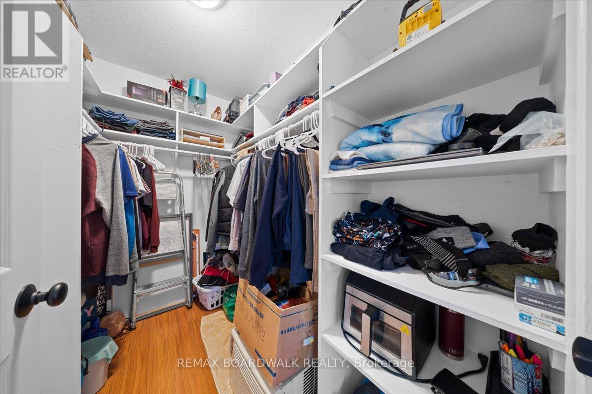 412 - 250 BRITTANY DRIVE — photo 24