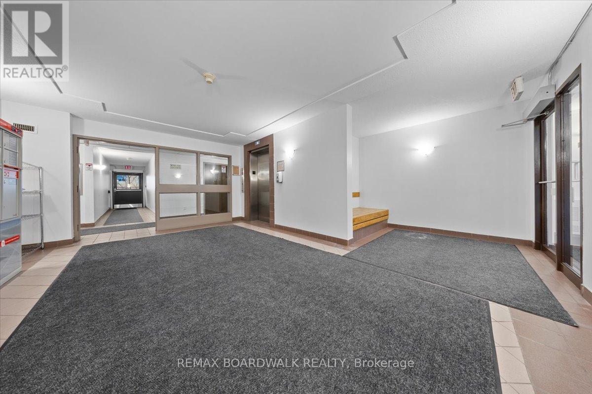 412 - 250 BRITTANY DRIVE — photo 25
