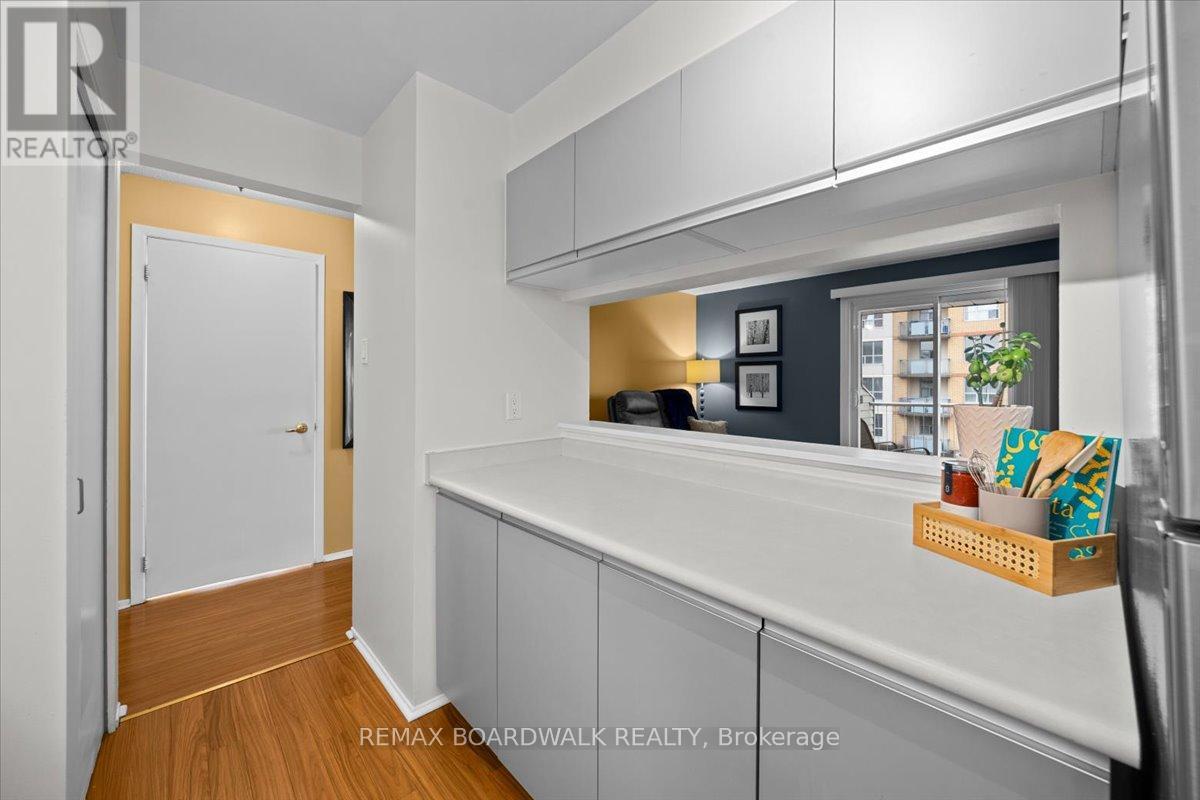 412 - 250 BRITTANY DRIVE — photo 6