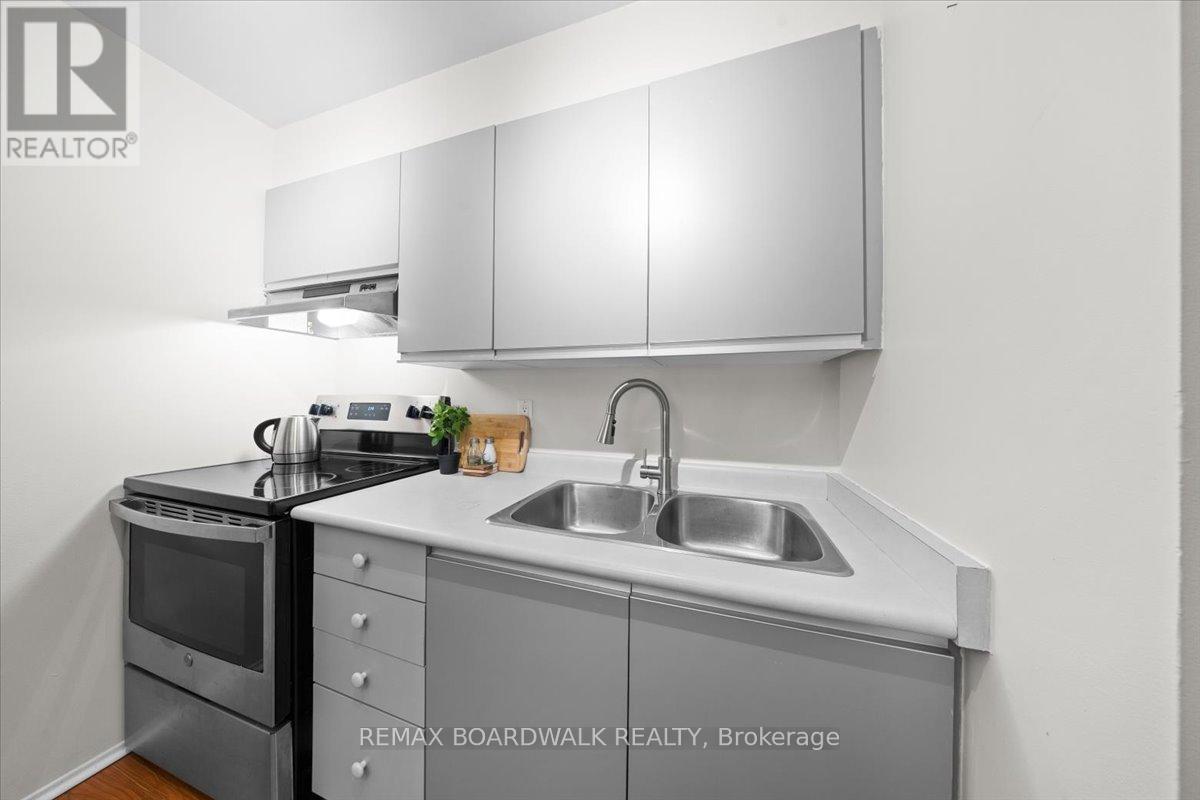 412 - 250 BRITTANY DRIVE — photo 8