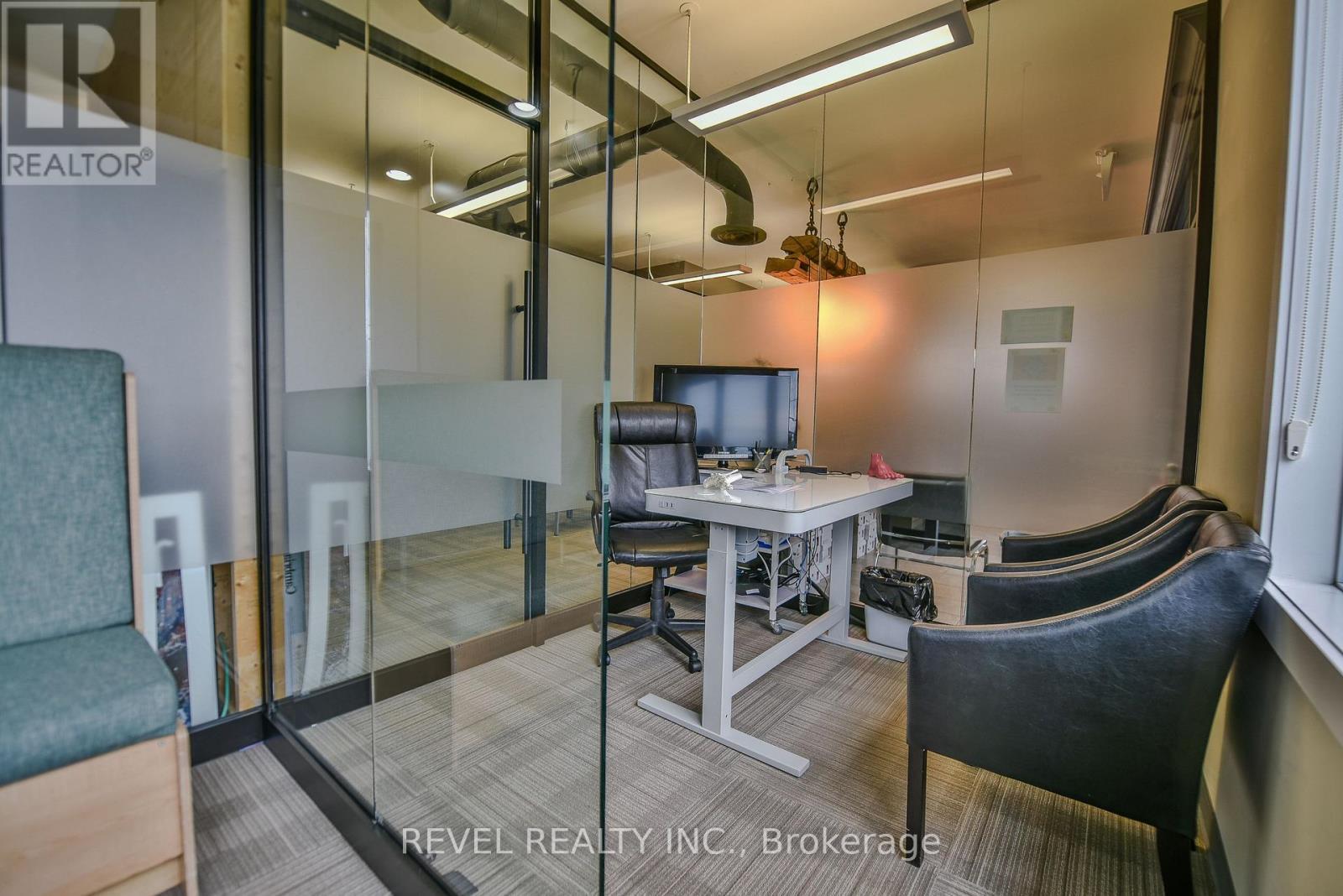 1086 RIVERSIDE DRIVE — photo 11