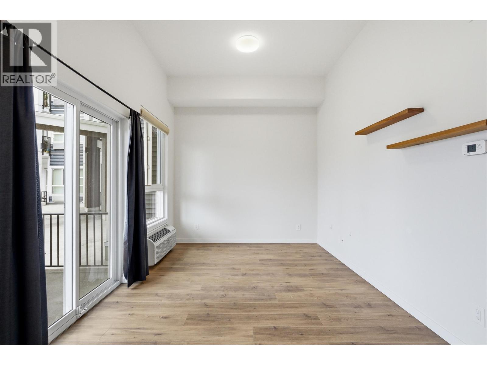 #114 1880 HUGH ALLAN DRIVE - 19