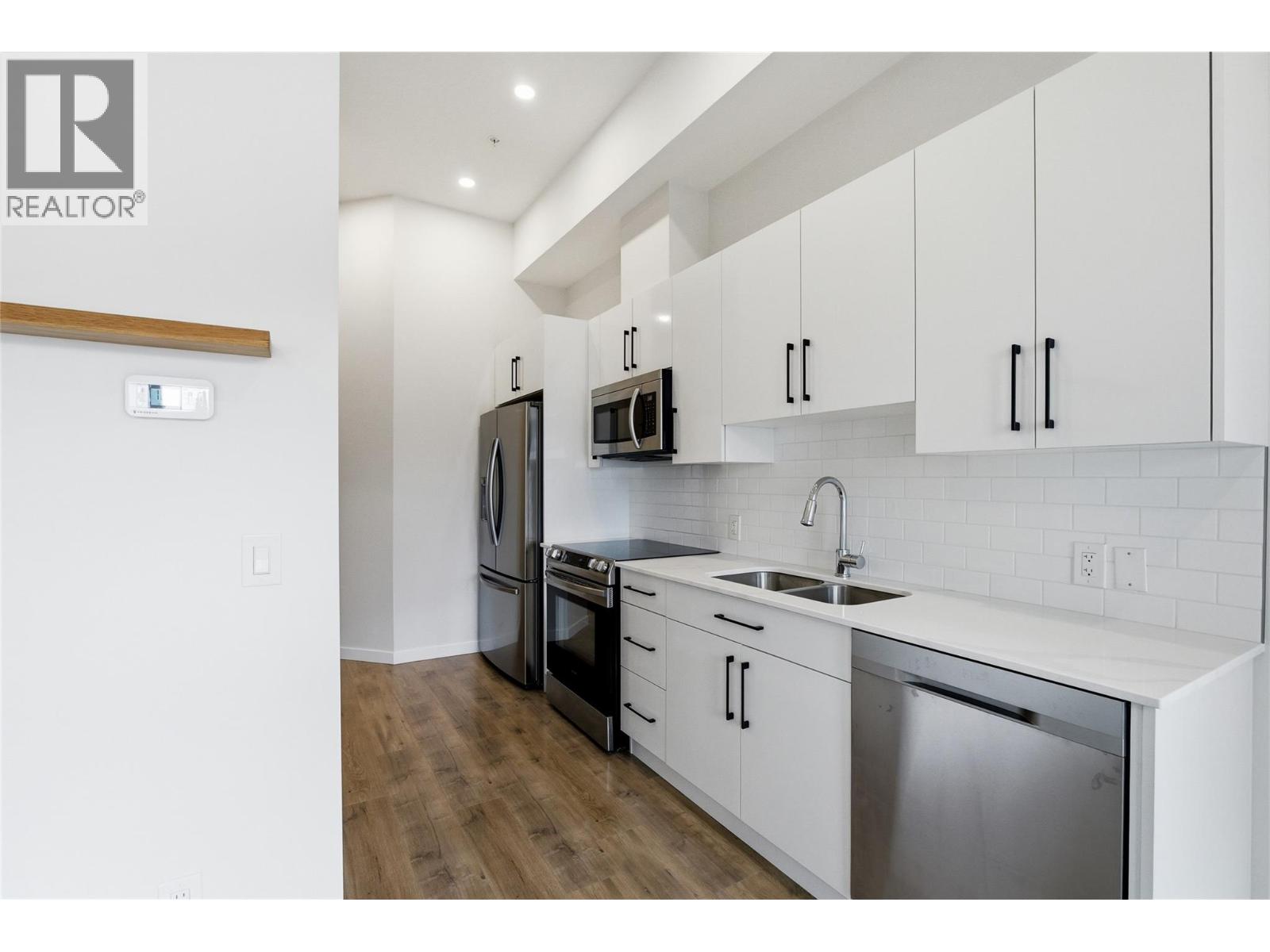 #114 1880 HUGH ALLAN DRIVE - 13