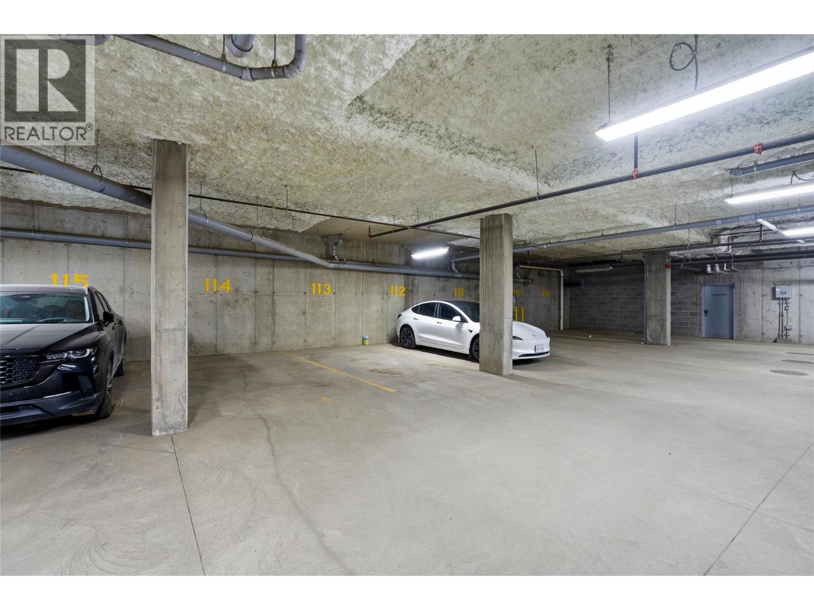 #114 1880 HUGH ALLAN DRIVE - 34