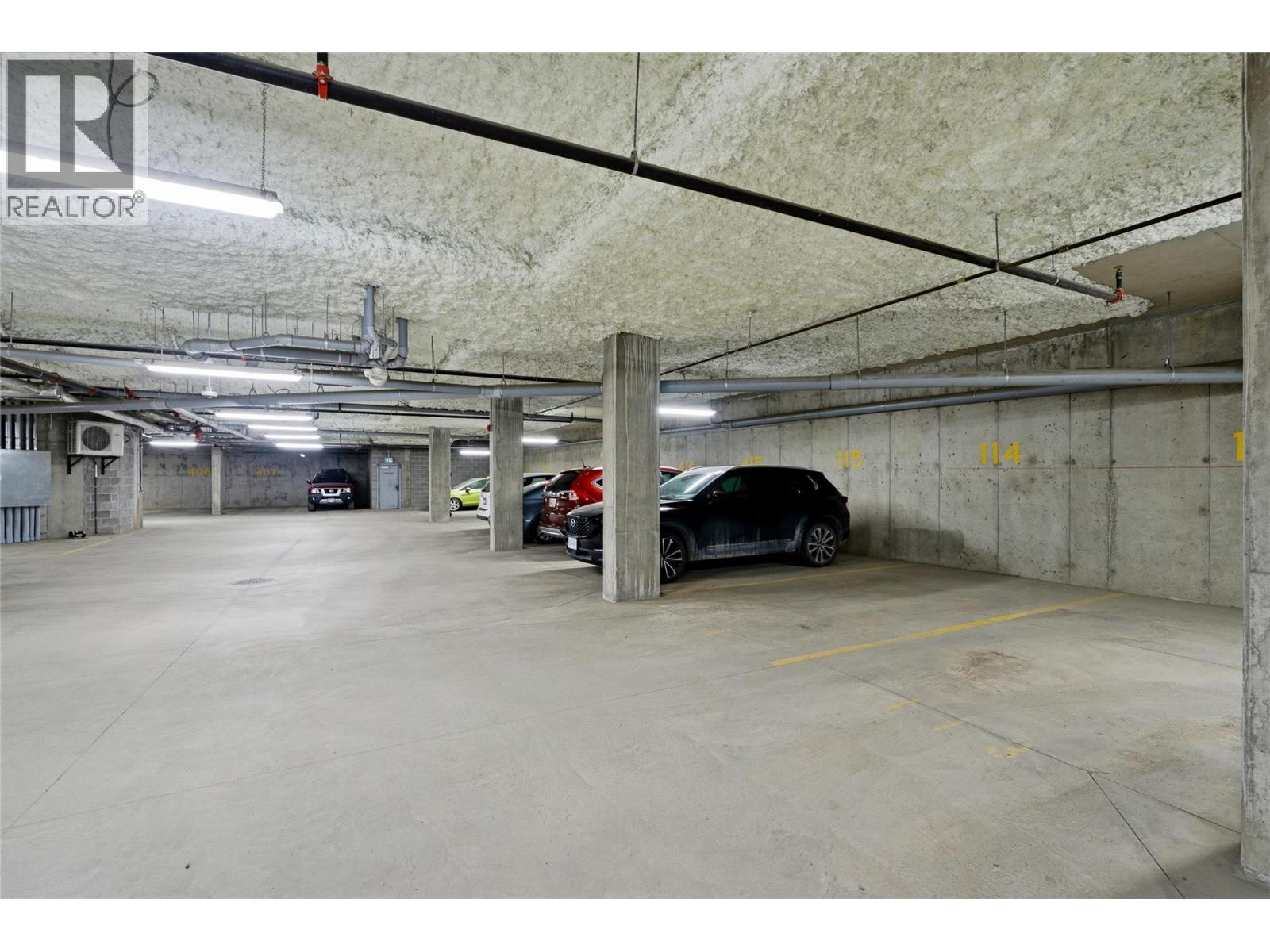 #114 1880 HUGH ALLAN DRIVE - 36