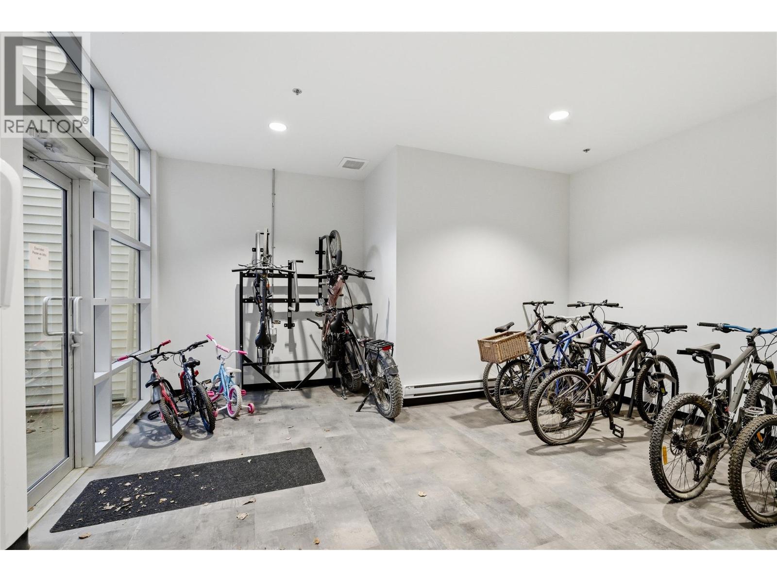 #114 1880 HUGH ALLAN DRIVE - 38