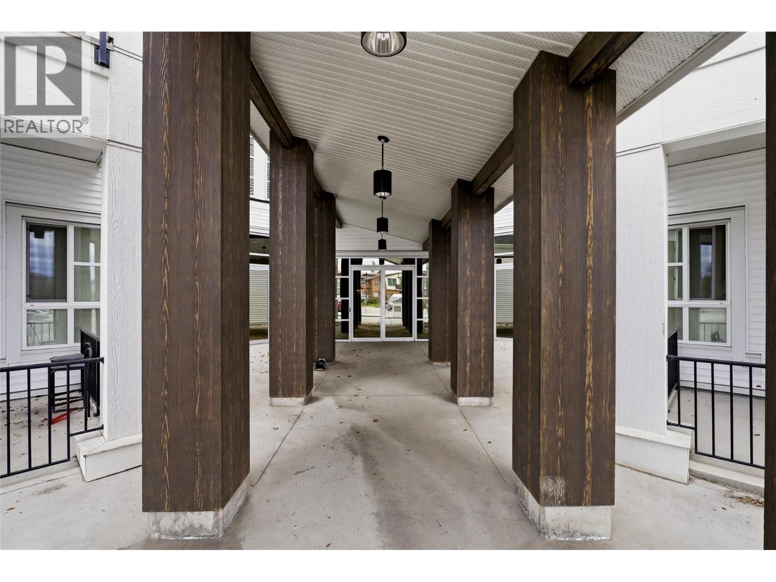 #114 1880 HUGH ALLAN DRIVE - 27