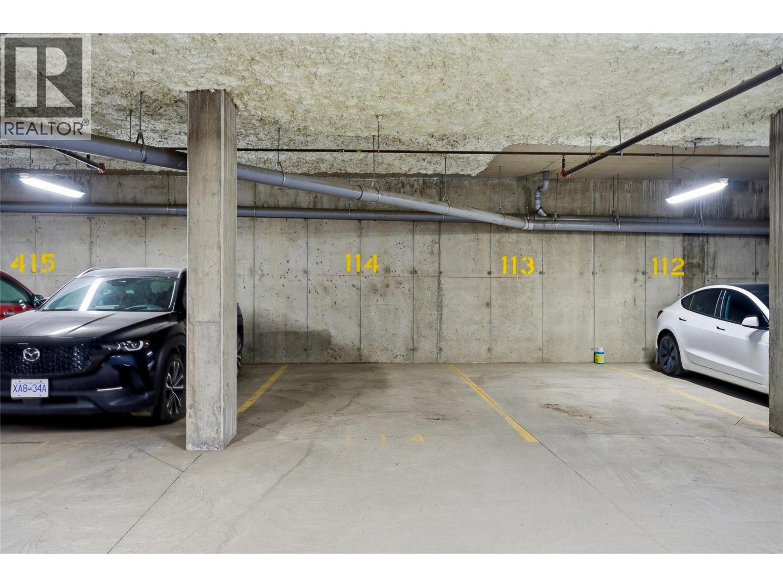 #114 1880 HUGH ALLAN DRIVE - 35