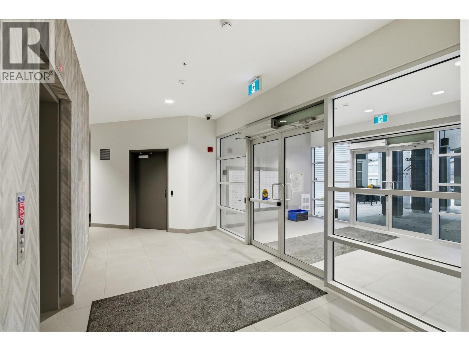 #114 1880 HUGH ALLAN DRIVE - 30