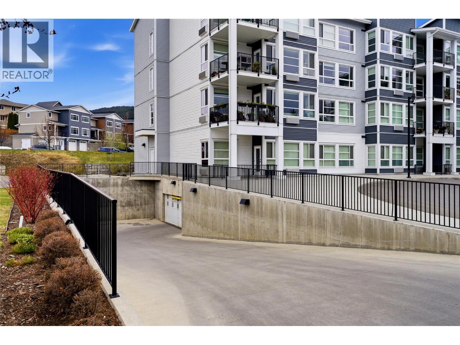 #114 1880 HUGH ALLAN DRIVE - 55