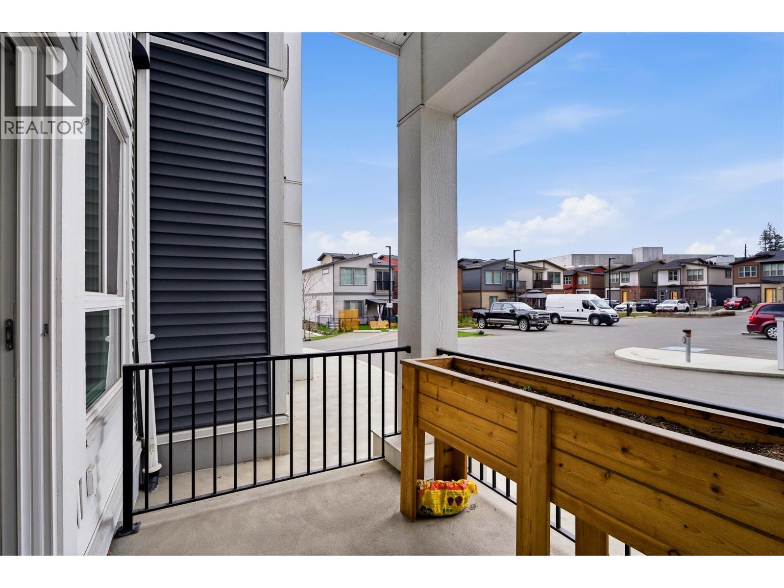 #114 1880 HUGH ALLAN DRIVE - 21