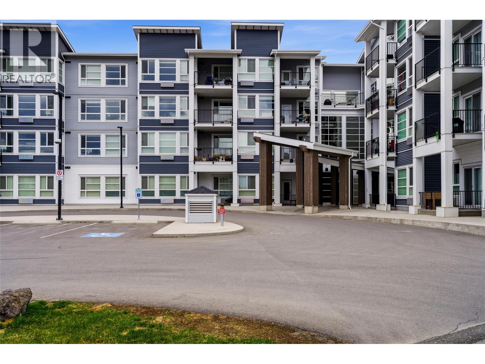 #114 1880 HUGH ALLAN DRIVE - 52