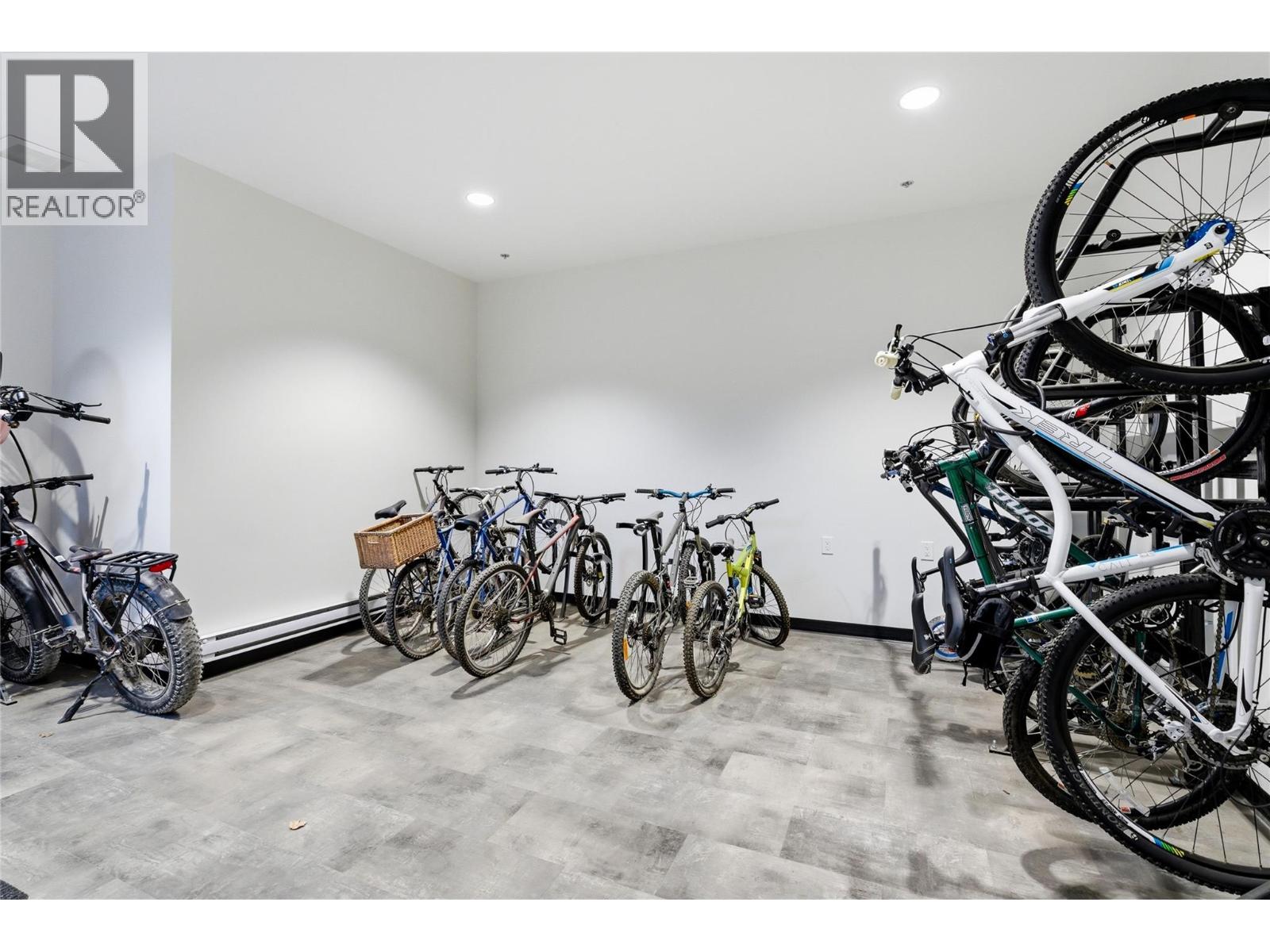 #114 1880 HUGH ALLAN DRIVE - 37